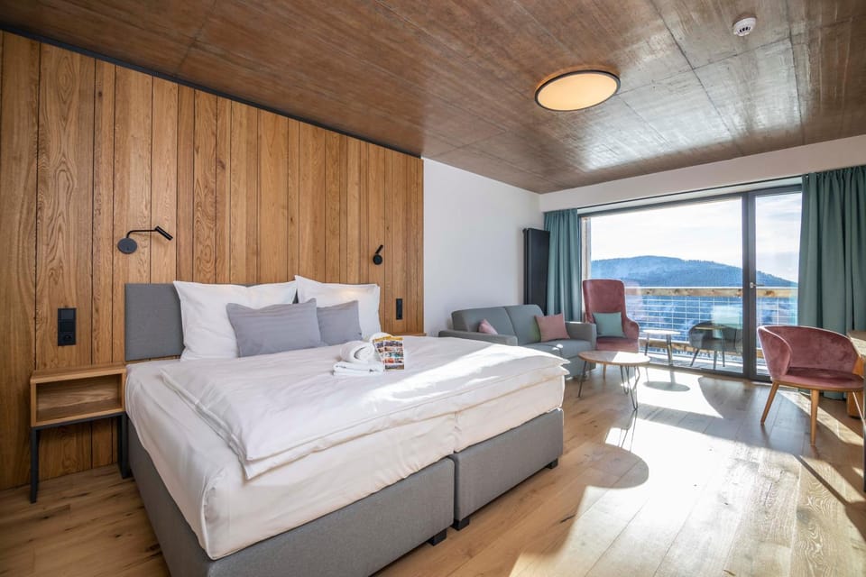 Bedroom, Landmark view