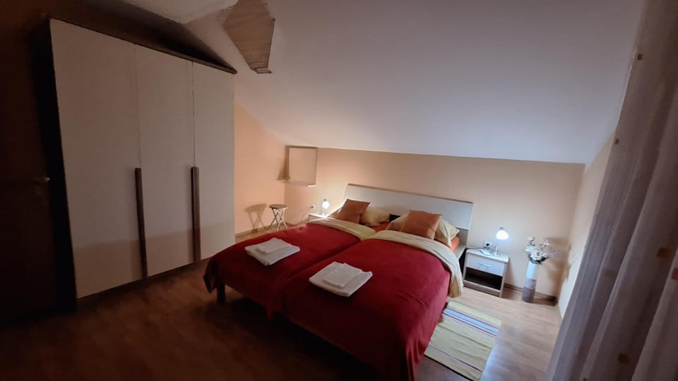 Bed, Photo of the whole room, Bedroom, wardrobe