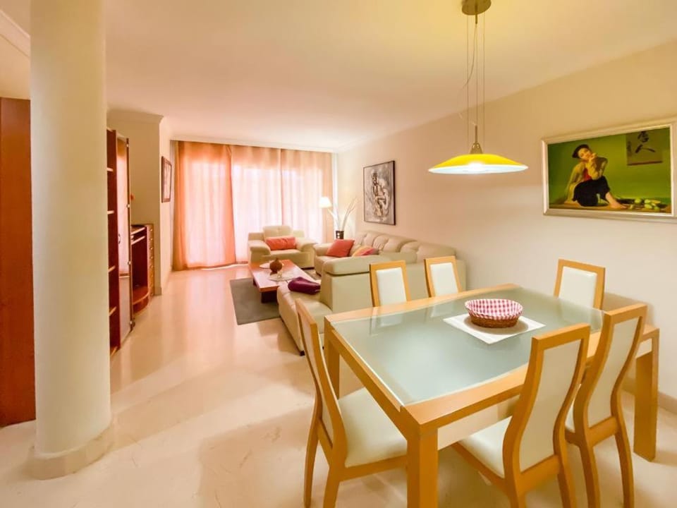 Communal lounge/ TV room, Living room, Dining area