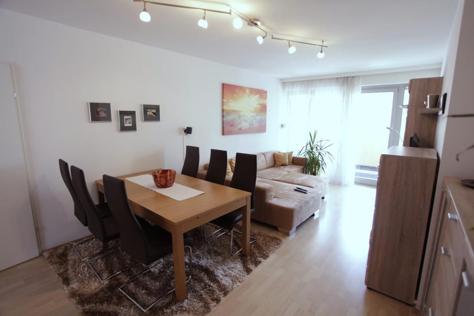 TV and multimedia, Balcony/Terrace, Living room, Seating area, Dining area