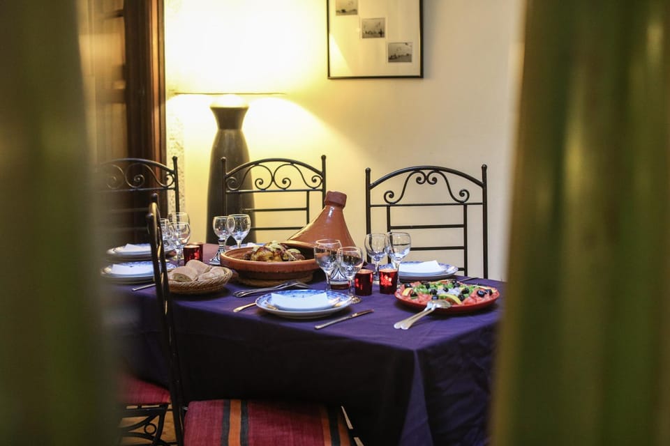 Restaurant/places to eat, Food and drinks, Dining area, Food