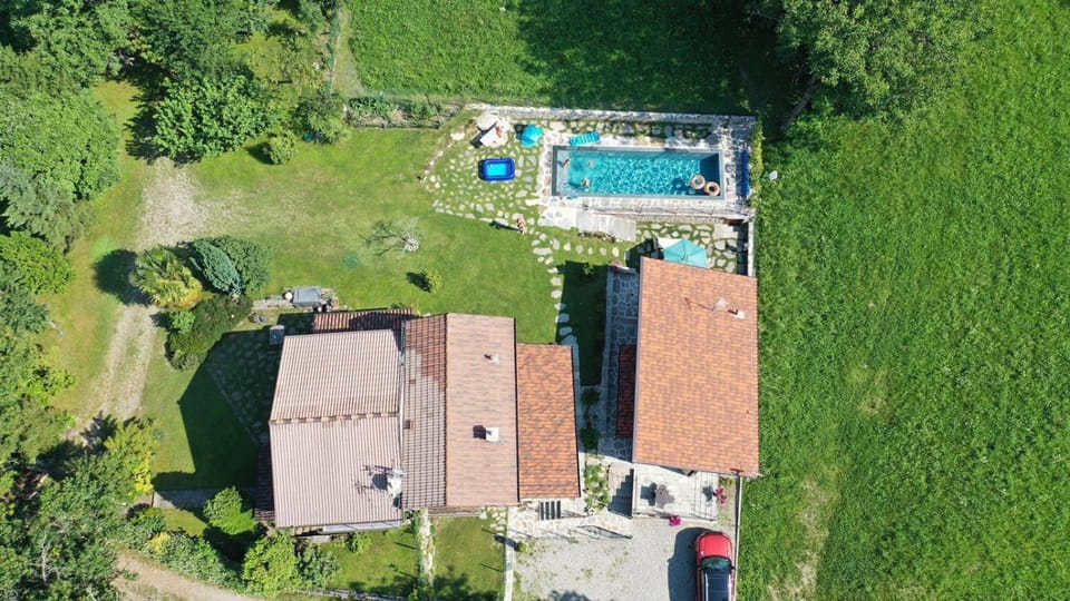 Property building, Neighbourhood, Natural landscape, Bird's eye view, Pool view, Swimming pool