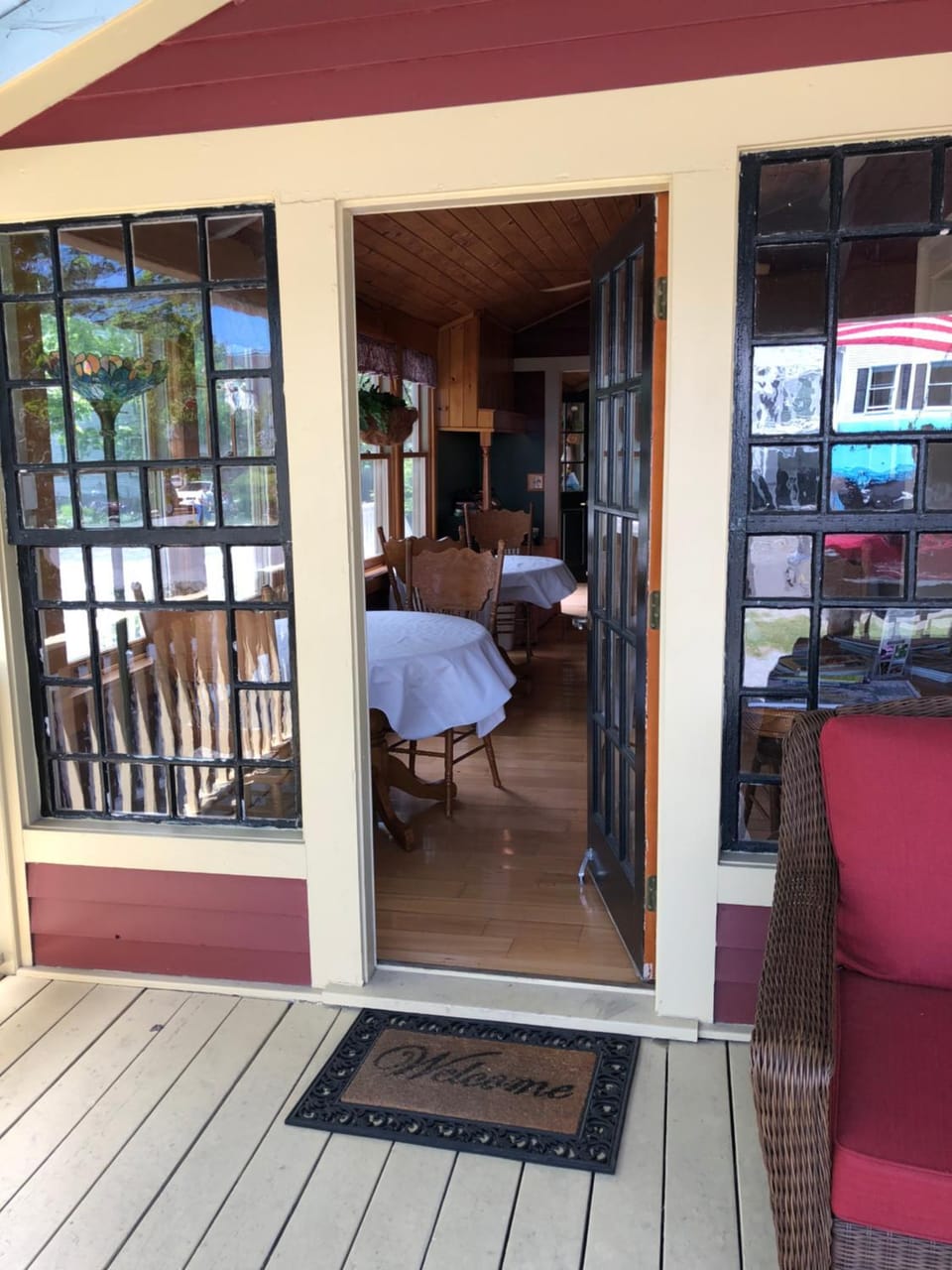 Kitchen or kitchenette, Seating area, Dining area