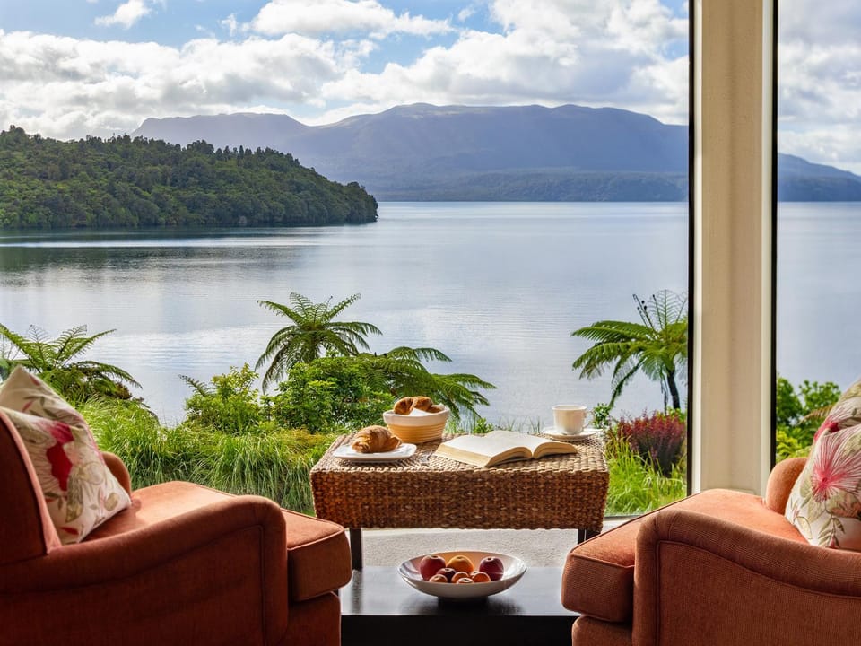 Seating area, Bedroom, Lake view, Mountain view