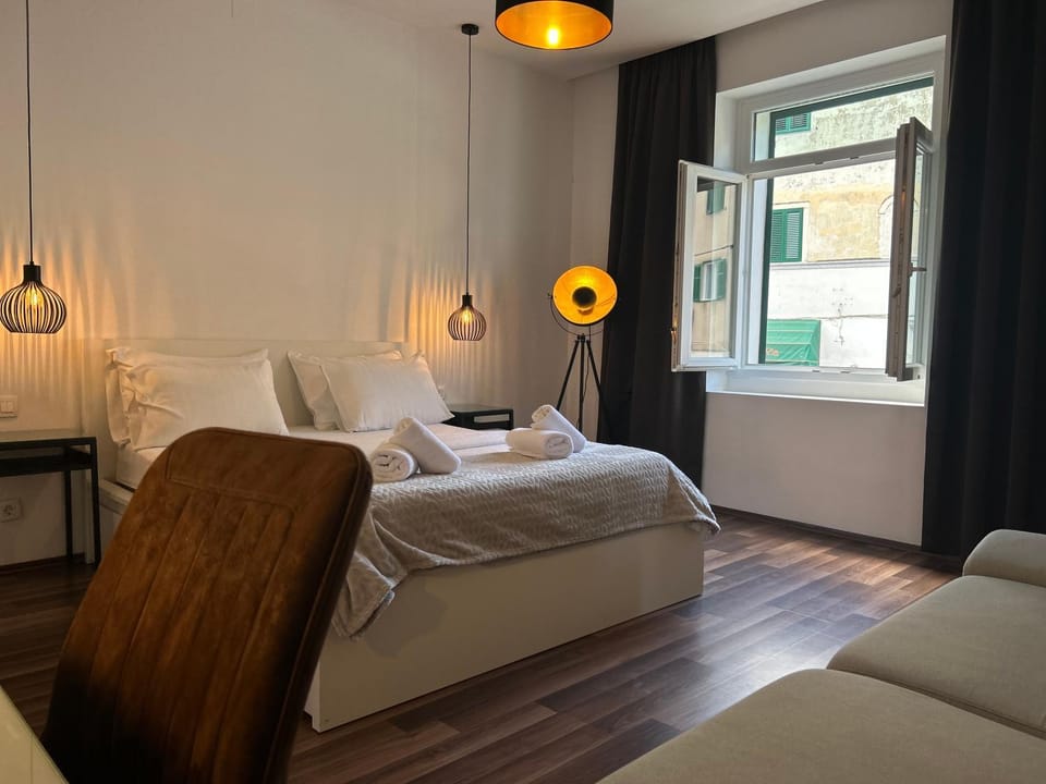 MARTON & MARTINIS SUPERIOR APARTMENTS - spacious one-room apartments - excellent location within walking distance of Diocletian's Palace and Bacvice Beach - the best restaurants within walking distance Apartment in Split