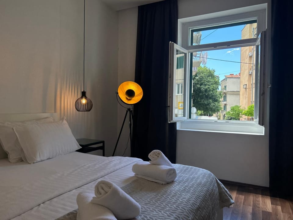 MARTON & MARTINIS SUPERIOR APARTMENTS - spacious one-room apartments - excellent location within walking distance of Diocletian's Palace and Bacvice Beach - the best restaurants within walking distance Apartment in Split