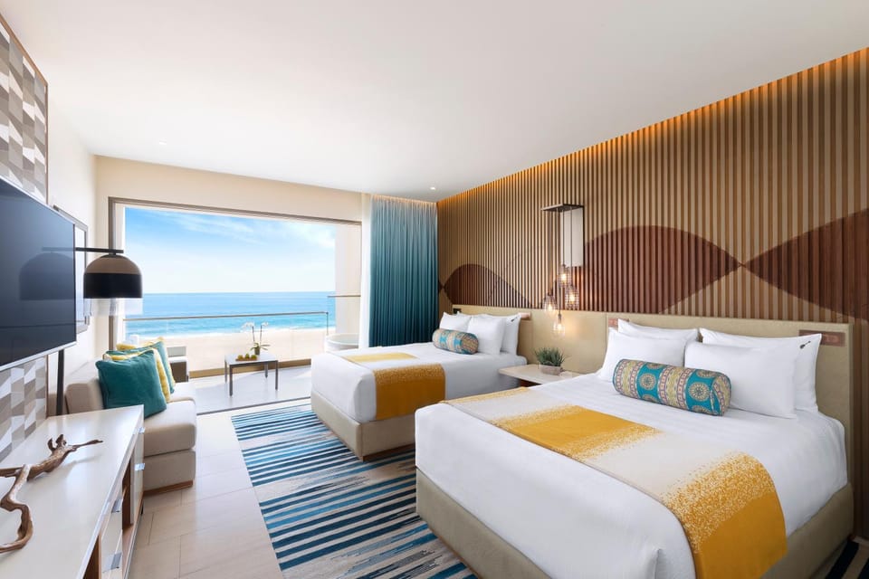Photo of the whole room, Sea view