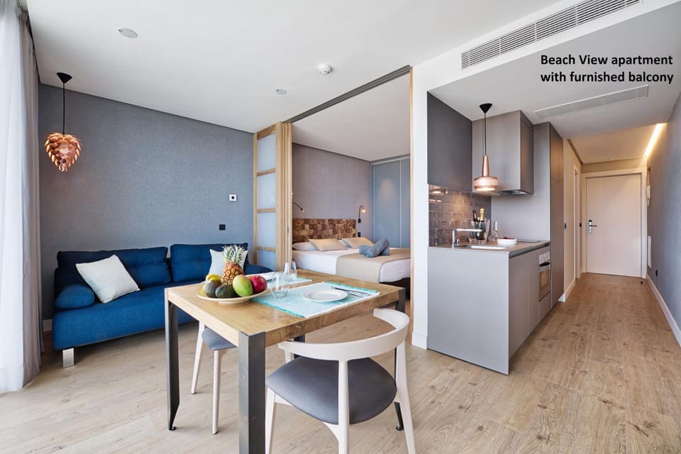 Kitchen or kitchenette, Living room, Seating area, Dining area