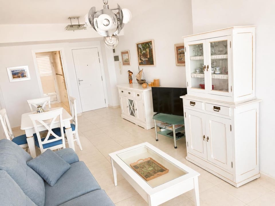 Communal lounge/ TV room, Living room, Dining area