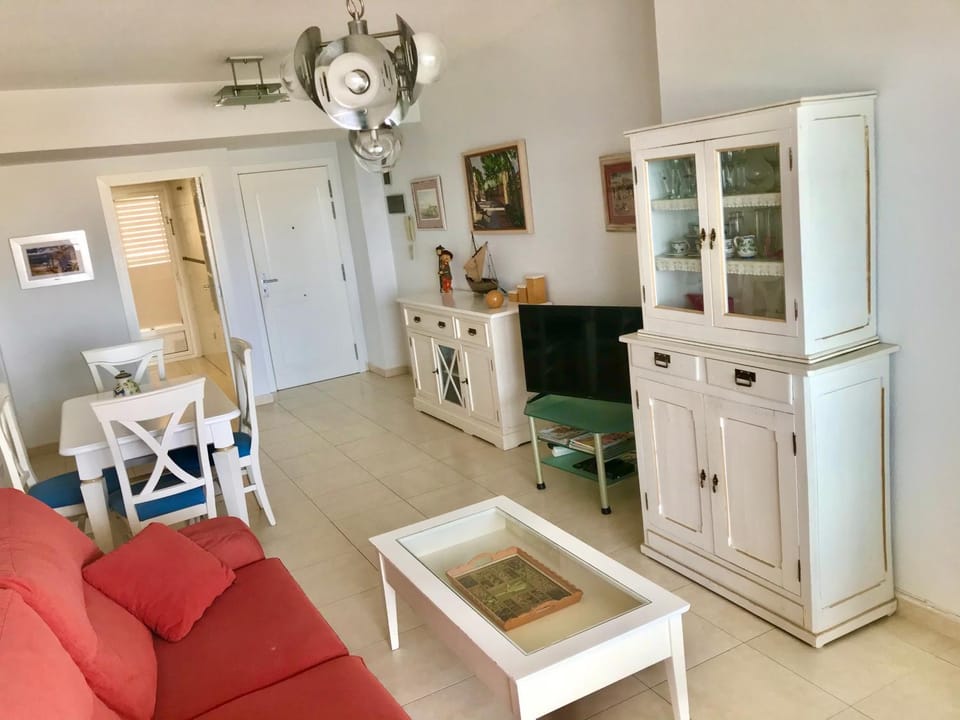 Communal lounge/ TV room, TV and multimedia, Living room, Seating area, Dining area