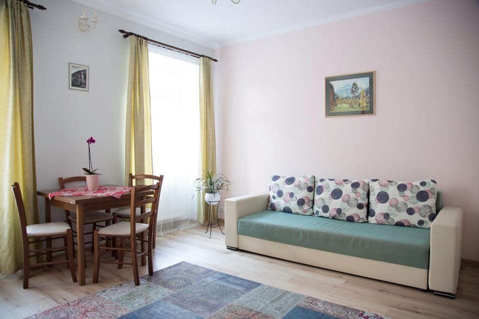 Seek and Hide - Ilse's Hideaway Apartment in Brasov
