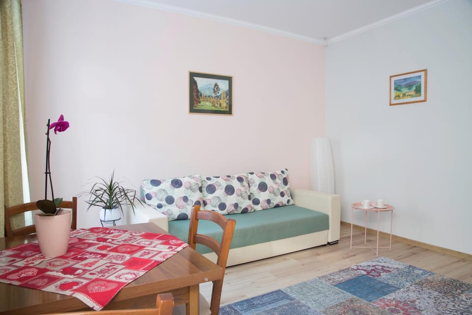 Seek and Hide - Ilse's Hideaway Apartment in Brasov