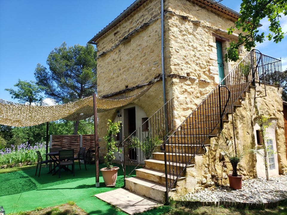 Le Pigeonnier du Château House in Auvergne-Rhône-Alpes