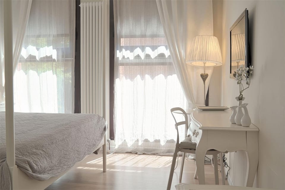 Spring, Day, Bedroom