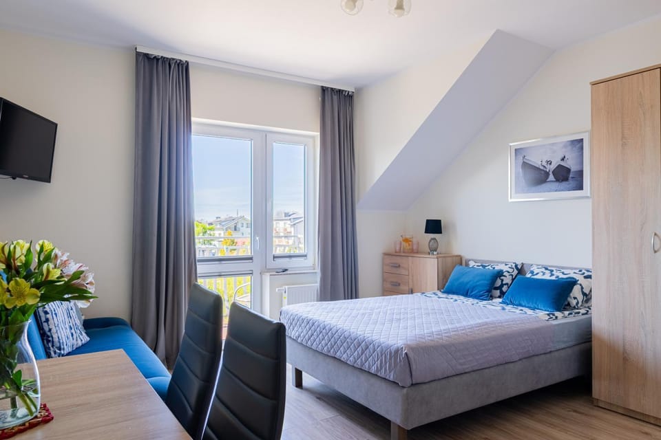 Bed, TV and multimedia, Photo of the whole room