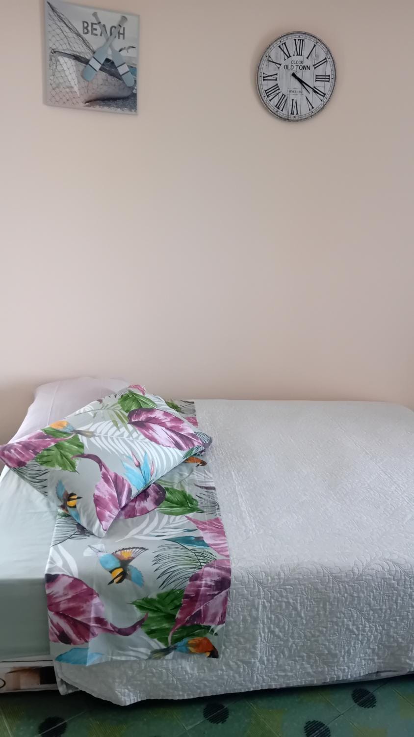 Bed, Living room