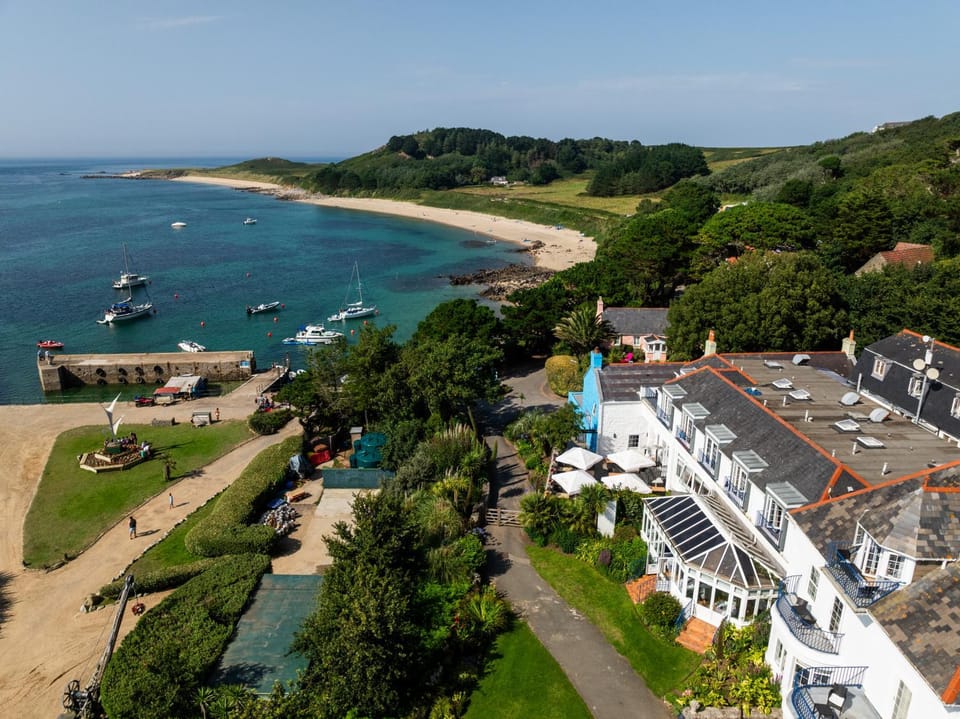 Property building, Natural landscape, Bird's eye view, Beach, Sea view