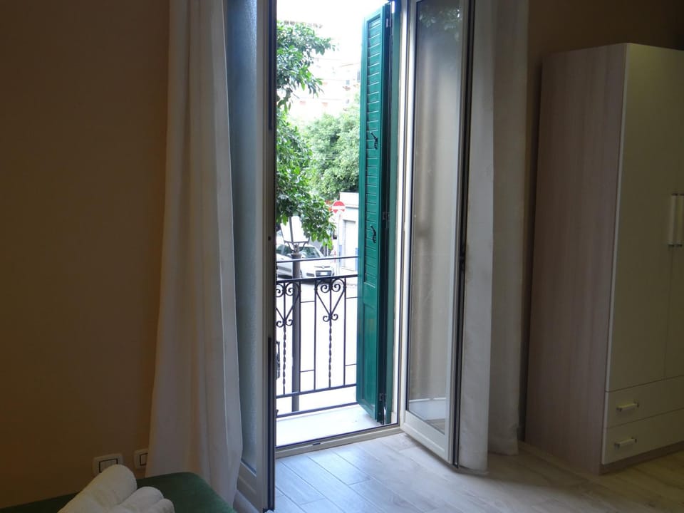 Bed, View (from property/room), Balcony/Terrace, Photo of the whole room, Bedroom, wardrobe