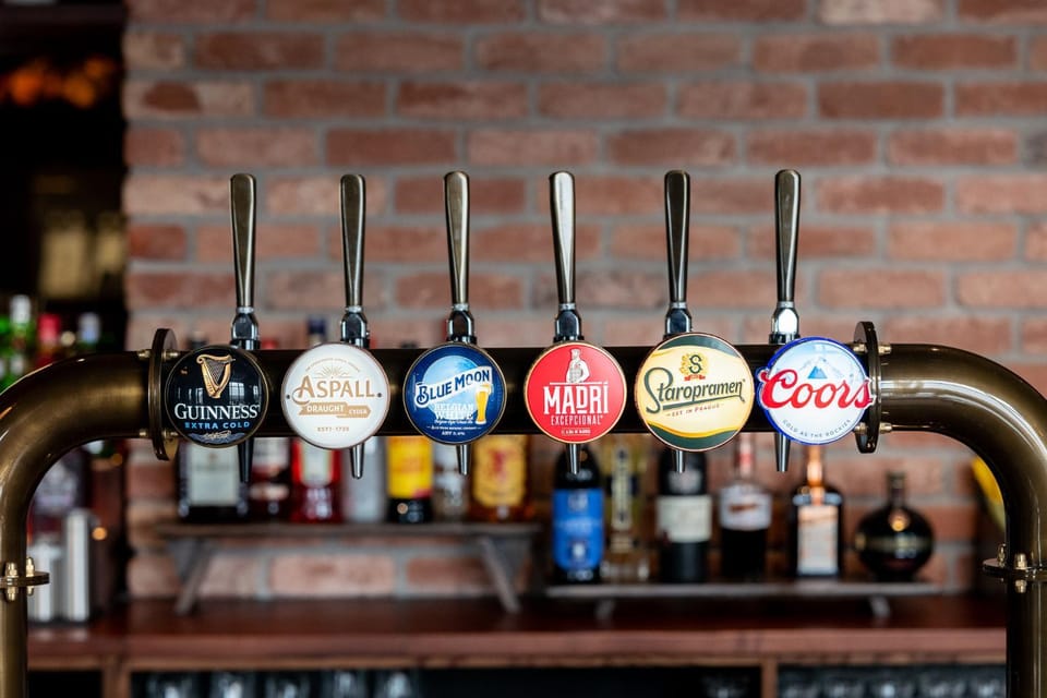 Lounge or bar, Food and drinks, Drinks