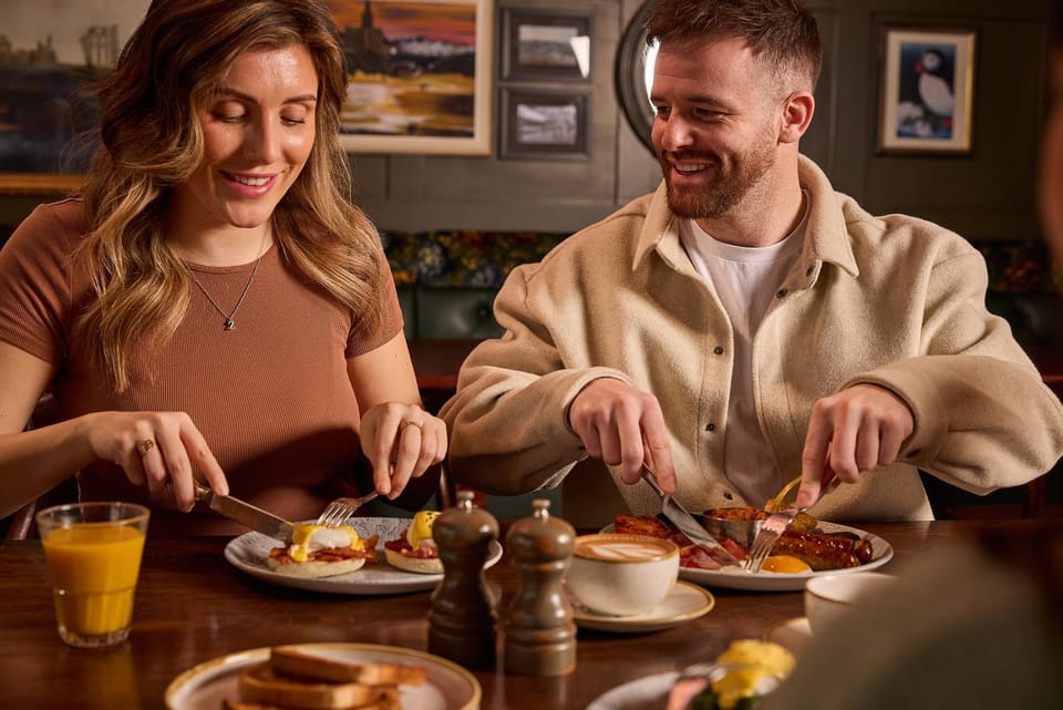 Restaurant/places to eat, People, Food and drinks, Breakfast