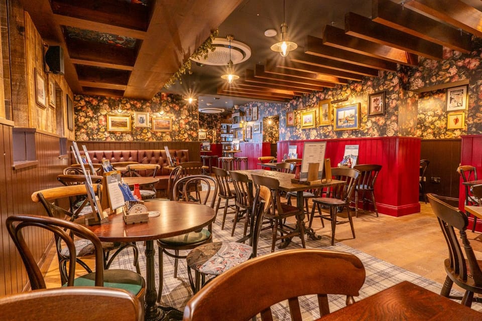 Restaurant/places to eat, Lounge or bar, Seating area