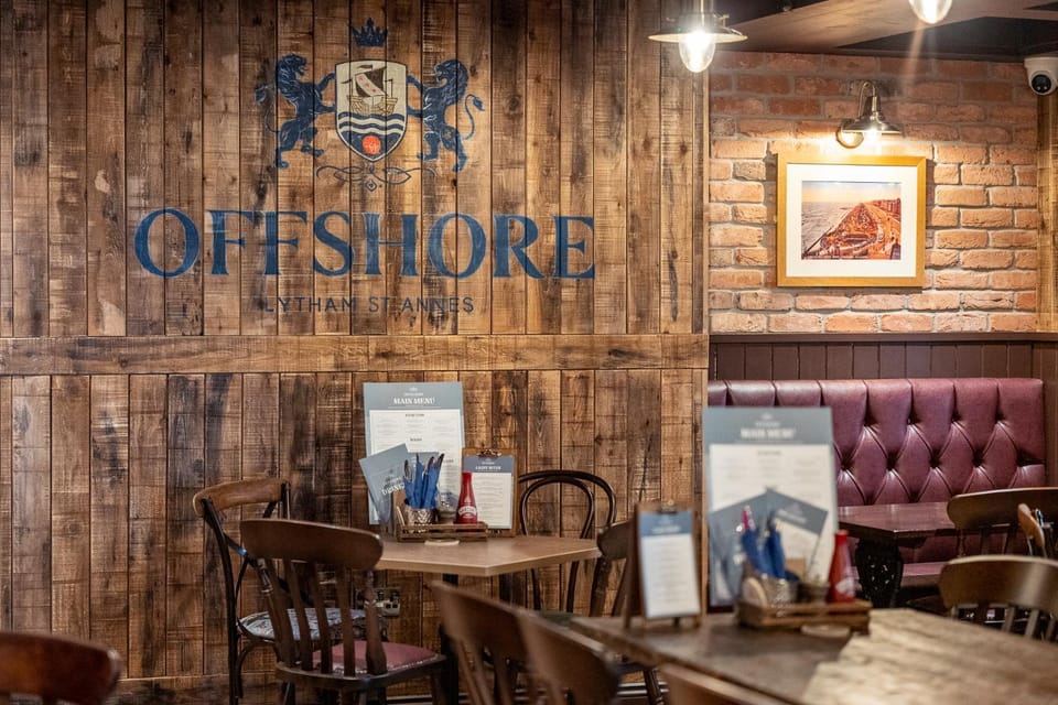 Restaurant/places to eat, Property logo or sign, Seating area, Logo/Certificate/Sign