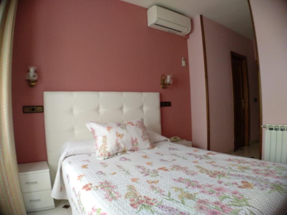 Hostal Don Jaime I y II Bed and Breakfast in Segovia