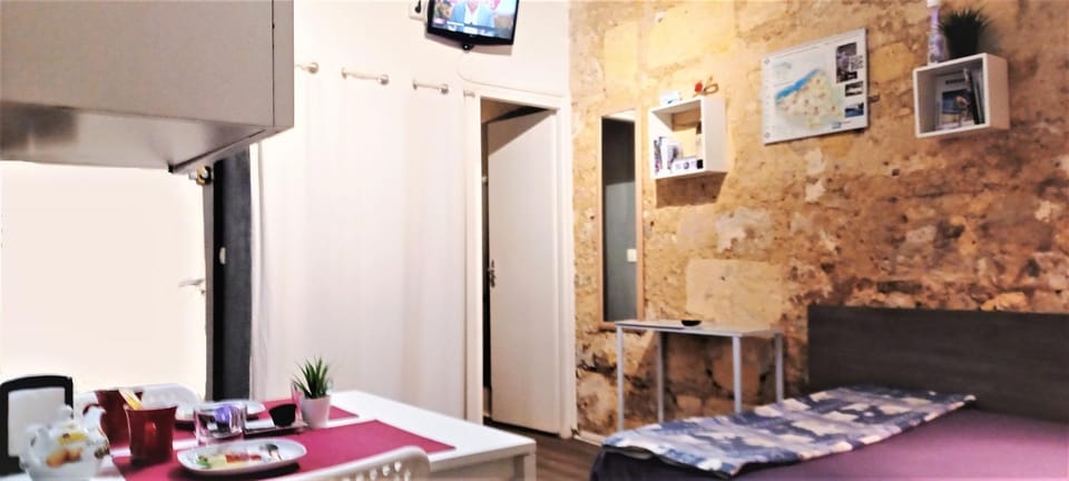 Studio Coeur de Bordeaux Terrasse Wifi gratuit Apartment in Bordeaux