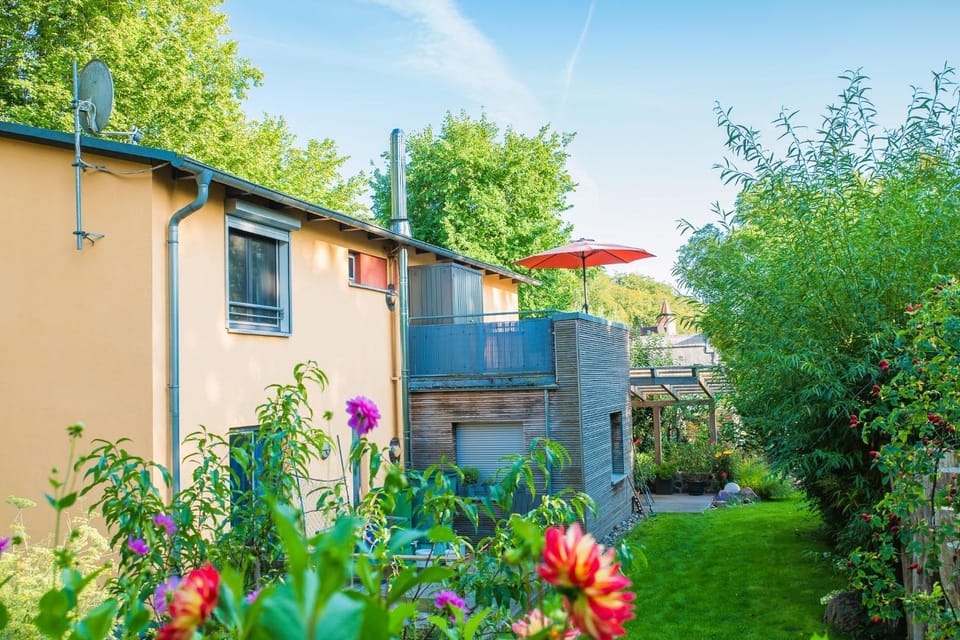 Property building, Day, Garden, Garden, Balcony/Terrace, Balcony/Terrace, Garden view, Garden view, Area and facilities, Area and facilities