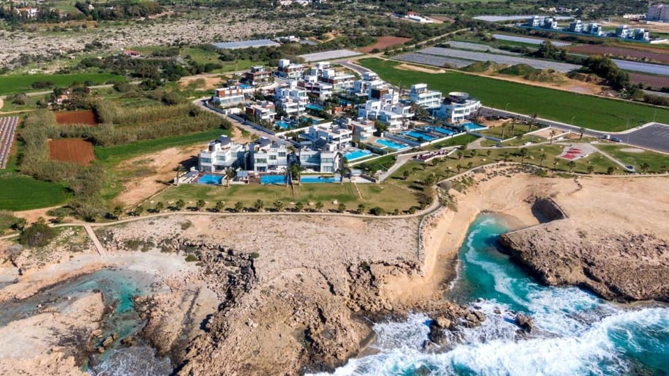 Property building, Bird's eye view, Beach, City view, Pool view, Swimming pool