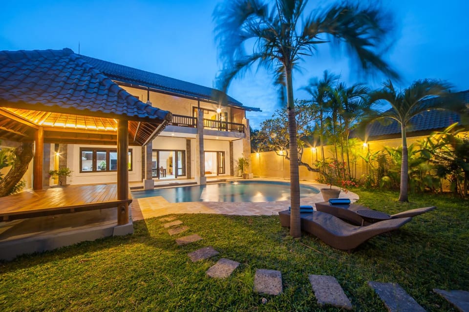 Property building, Garden, Pool view, Swimming pool