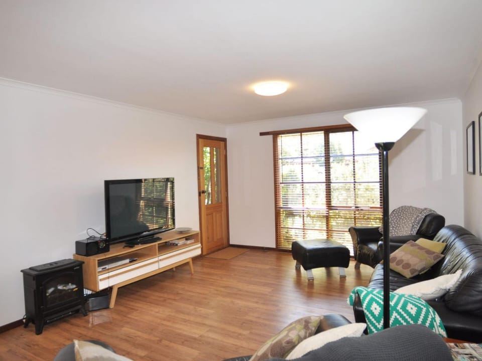 Palm Waters 4 - Wi-Fi & Linen Included House in Inverloch
