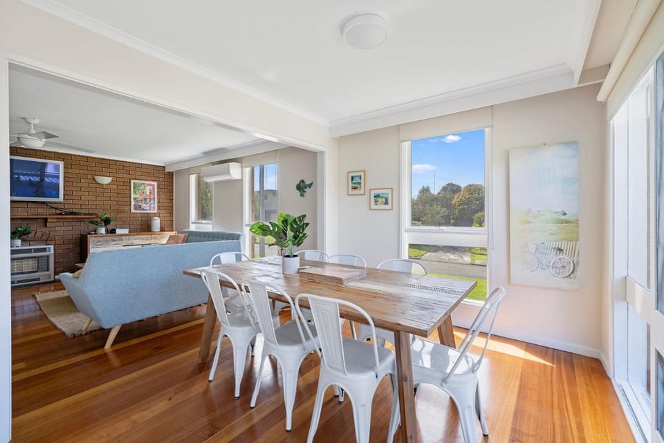Salty Sands Meters From The Beach Free Wifi House in Inverloch