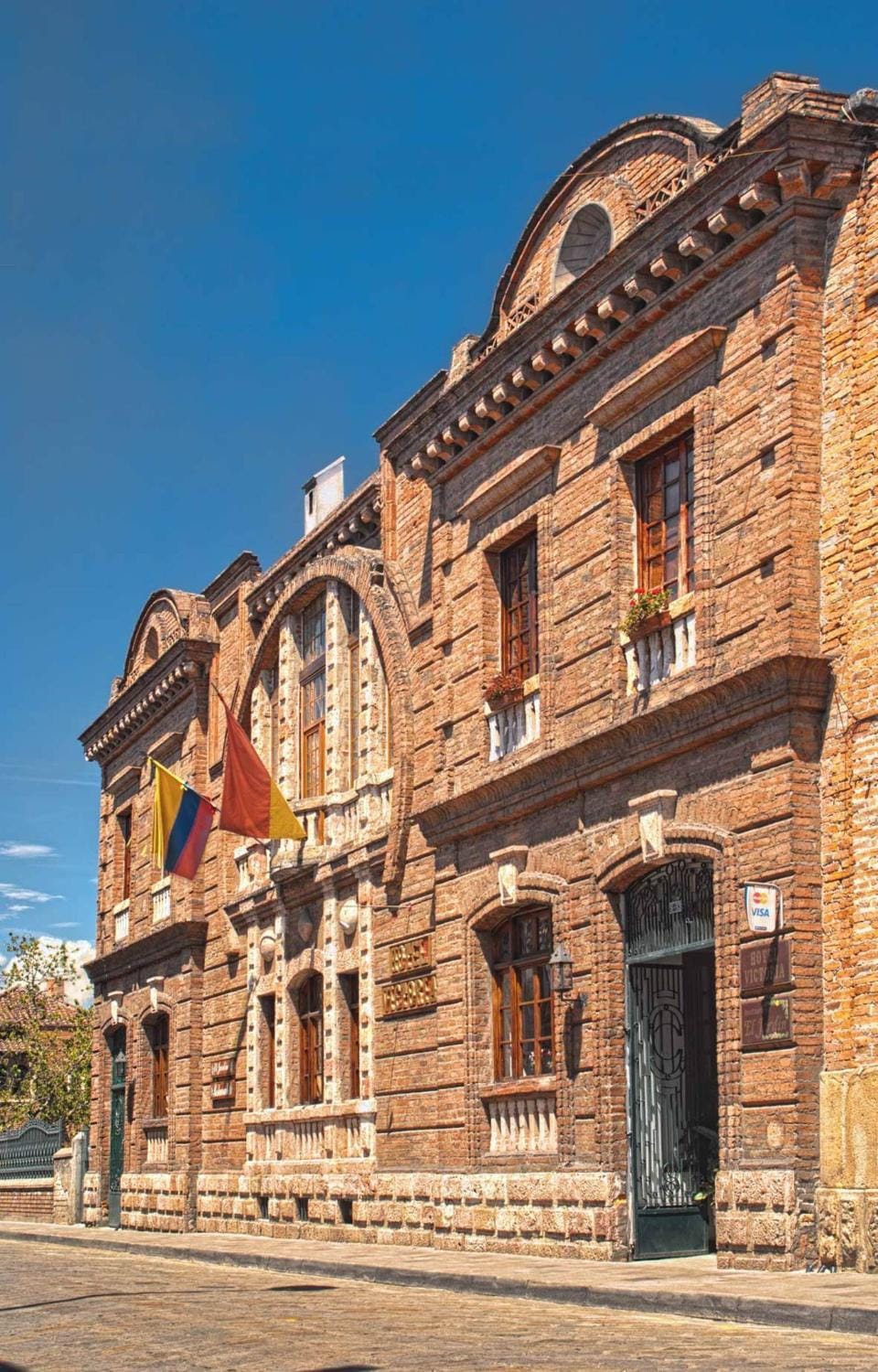 Facade/entrance