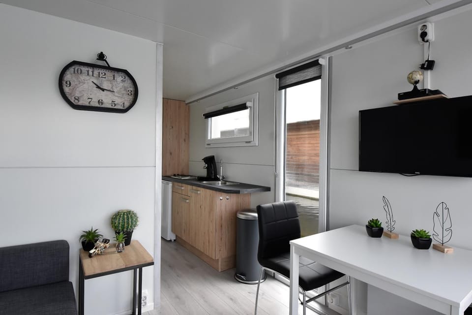 Coffee/tea facilities, Kitchen or kitchenette