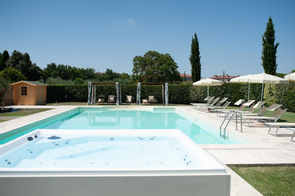 Le Colombaie Country Resort Bed and Breakfast in Tuscany