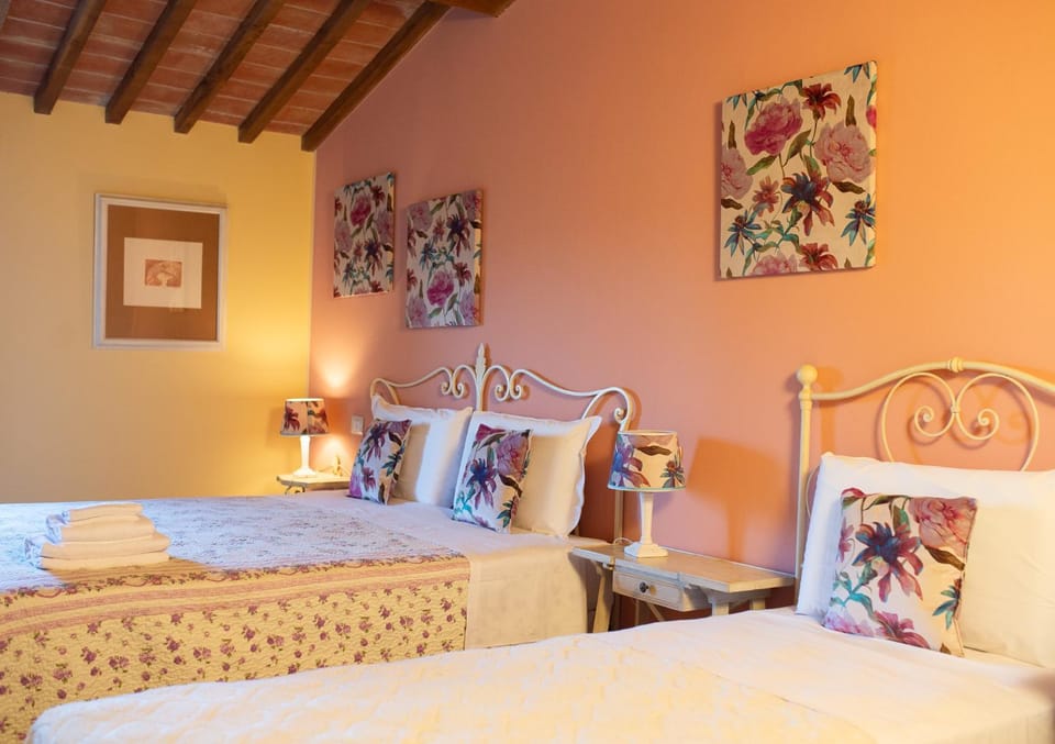 Le Colombaie Country Resort Bed and Breakfast in Tuscany