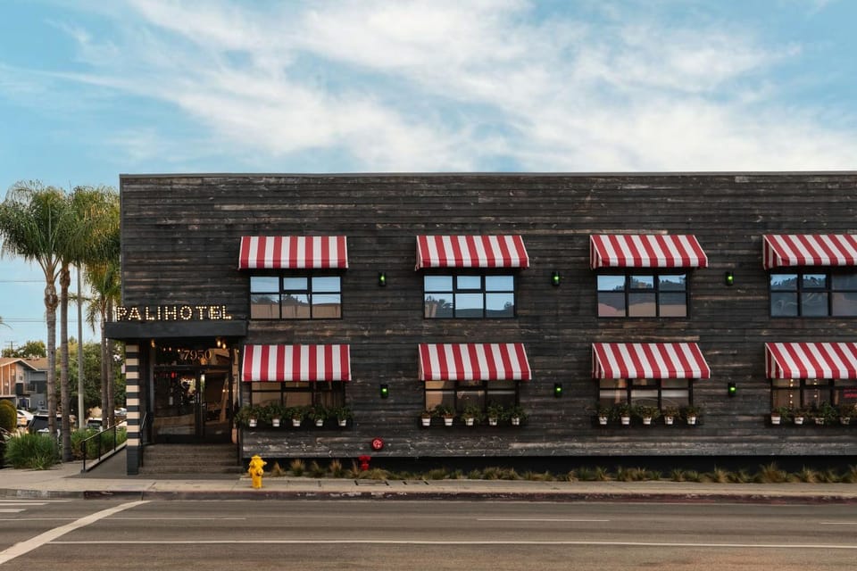 Property building, Facade/entrance, Day