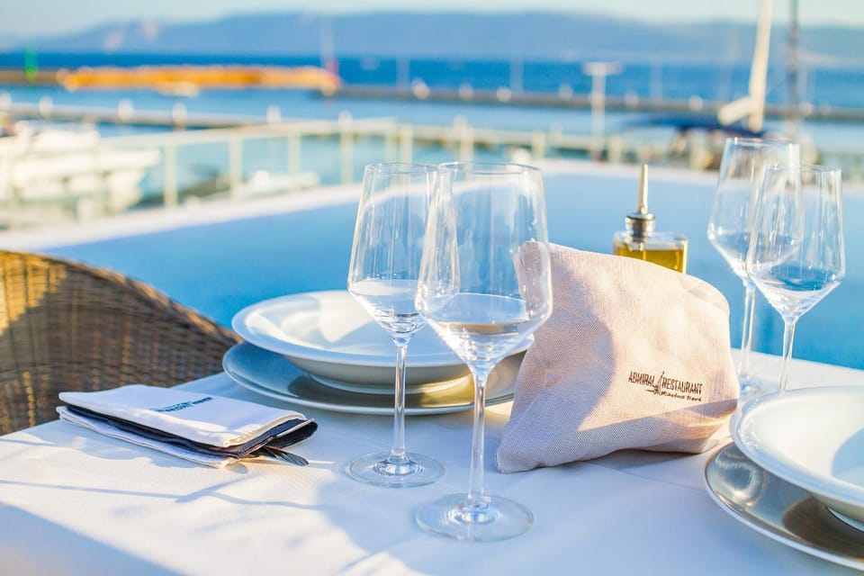 Spring, Day, Summer, Lounge or bar, Other, Decorative detail, Autumn, Pool view, Sea view, Entertainment, Meals, Lunch, Dinner, Drinks, Alcoholic drinks, Non alcoholic drinks, Family