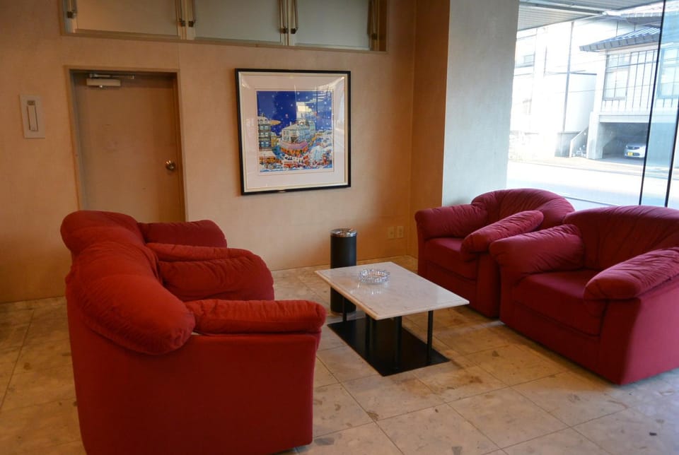 Communal lounge/ TV room