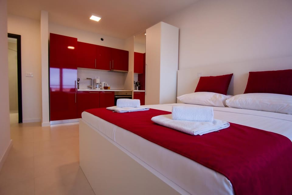 Bed, Kitchen or kitchenette, Photo of the whole room