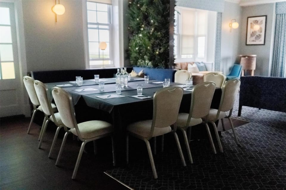 Restaurant/places to eat, Banquet/Function facilities, Dining area, Meeting/conference room