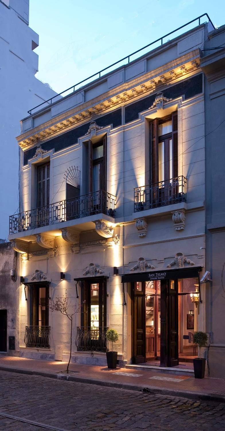 Facade/entrance