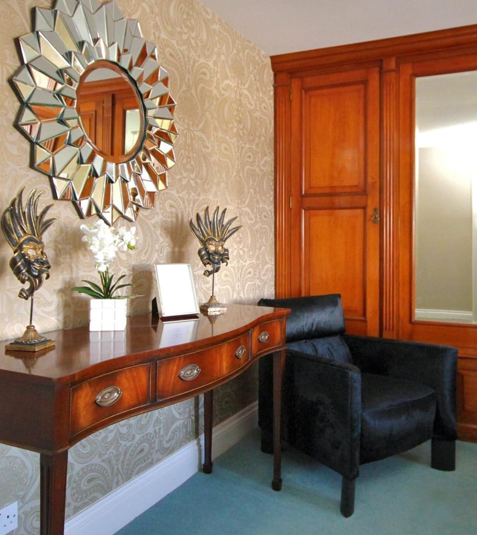 Seating area, wardrobe