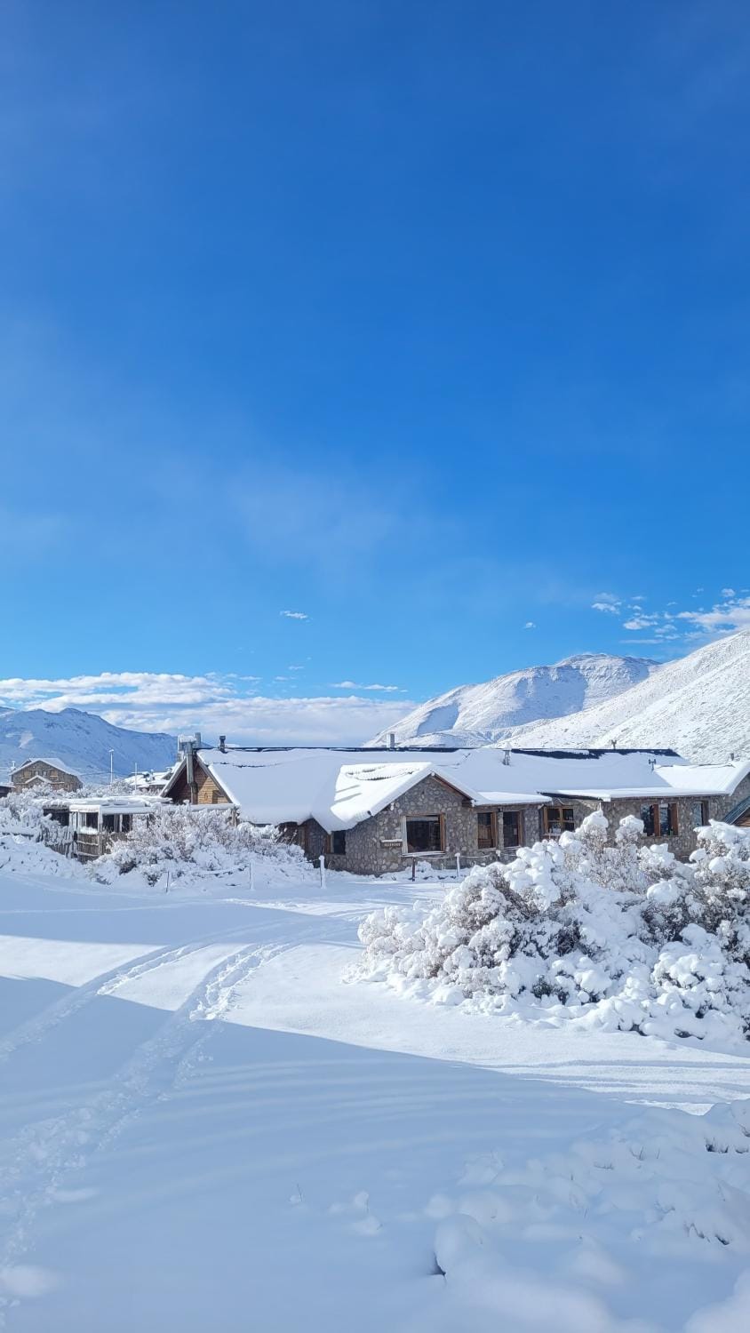 Property building, Nearby landmark, Restaurant/places to eat, Natural landscape, Winter, Mountain view