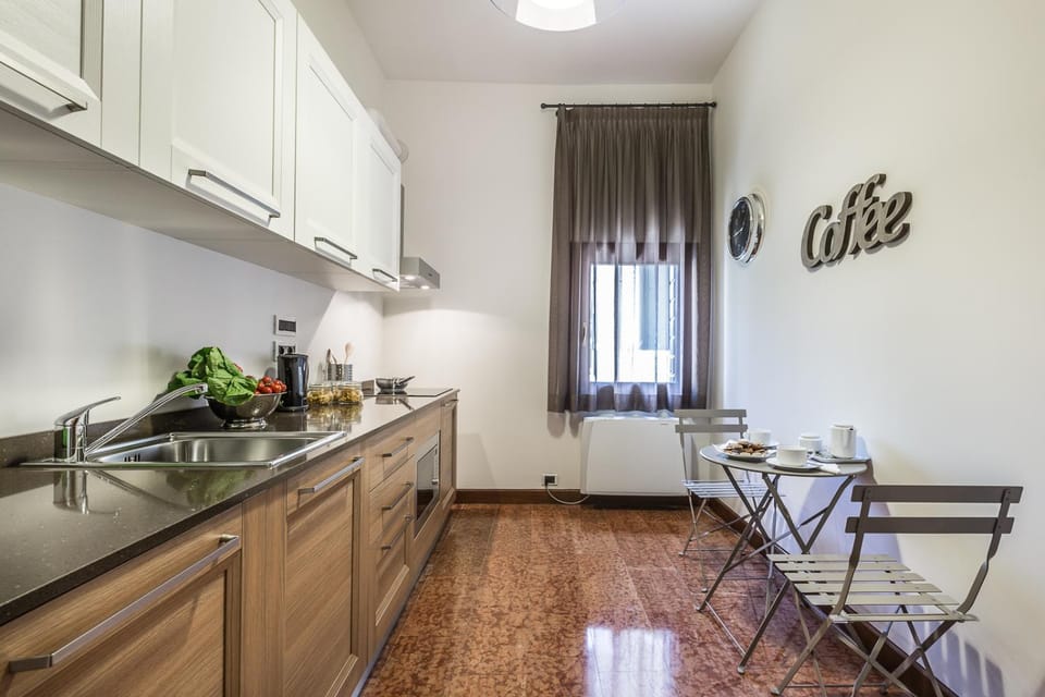 Kitchen or kitchenette, Other, Photo of the whole room, Decorative detail, Dining area