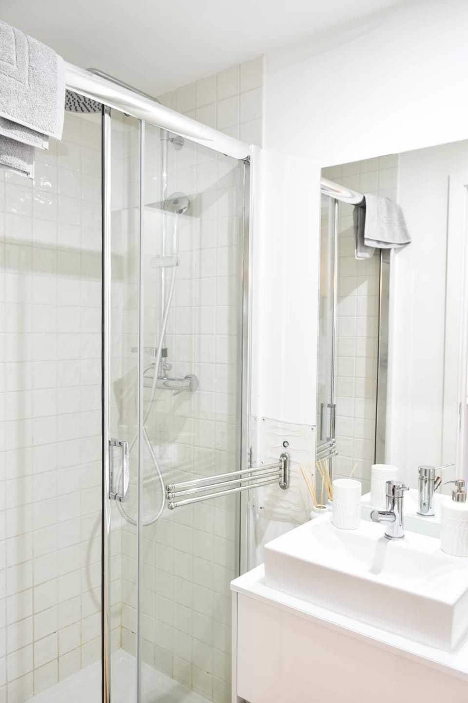 Shower, Bathroom, towels