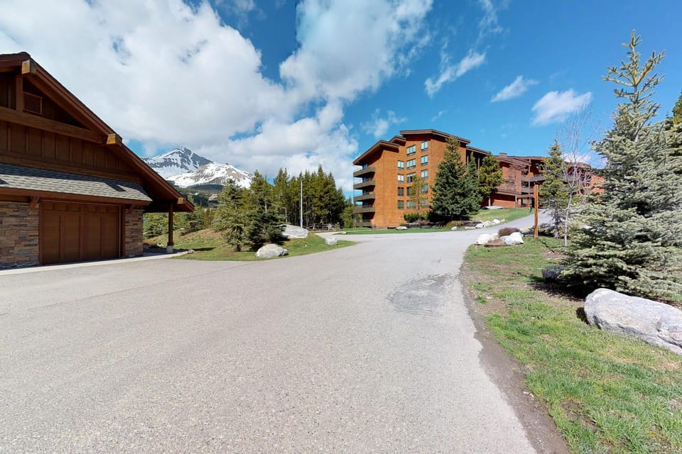 Alpenglow 37C House in Big Sky