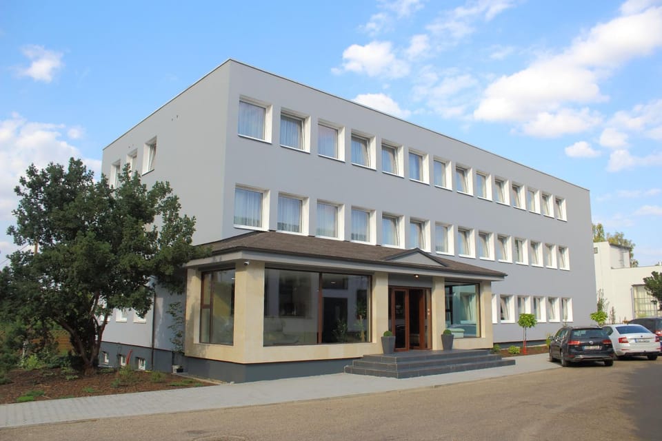 Property building, Location