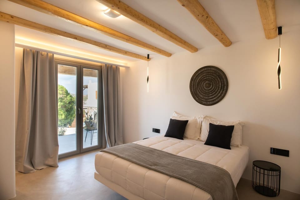 Bed, View (from property/room), Bedroom, Garden view, Inner courtyard view